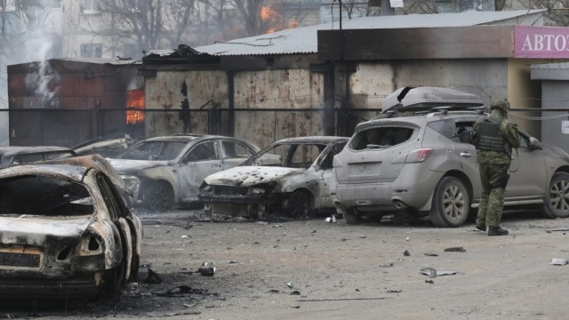 Krwawe ataki na Mariupol. Tusk: polityka ustępstw zachęca agresora do większych aktów przemocy